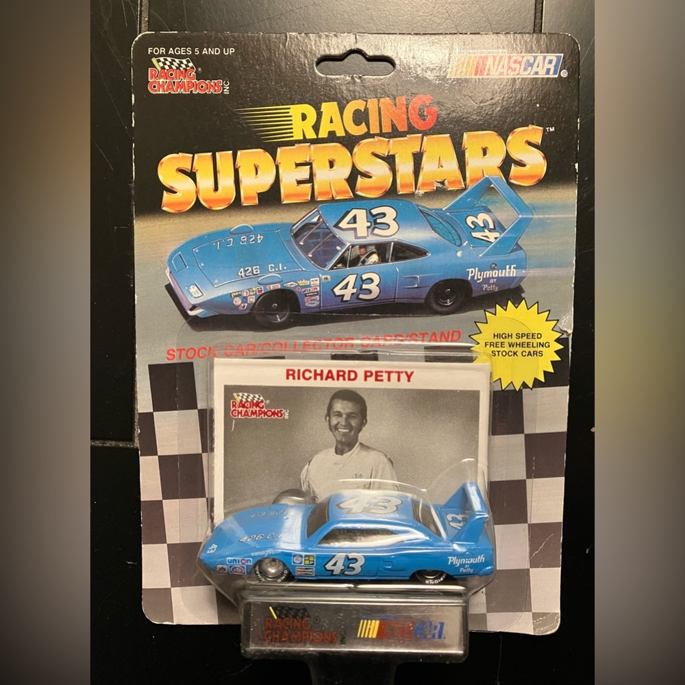 Racing Champions NASCAR Richard Petty Collector Car/Collector Card/Stand